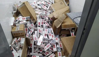PRF apreende 390.000 maços de cigarros no Eliseu Martins.
