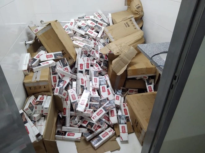 PRF apreende 390.000 maços de cigarros no Eliseu Martins.