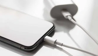 Venda iPhones sem carregador de bateria é proibida.