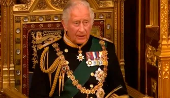 Príncipe Charles durante discurso real na abertura do Parlamento britânico.
