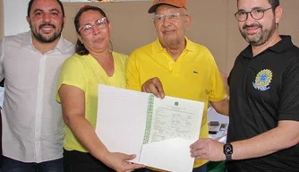 Dr. Pessoa realiza entrega de títulos de terra na zona rural de Teresina.