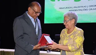 Governadora Regina Sousa é homenageada pelo Instituto Federal do Piauí.