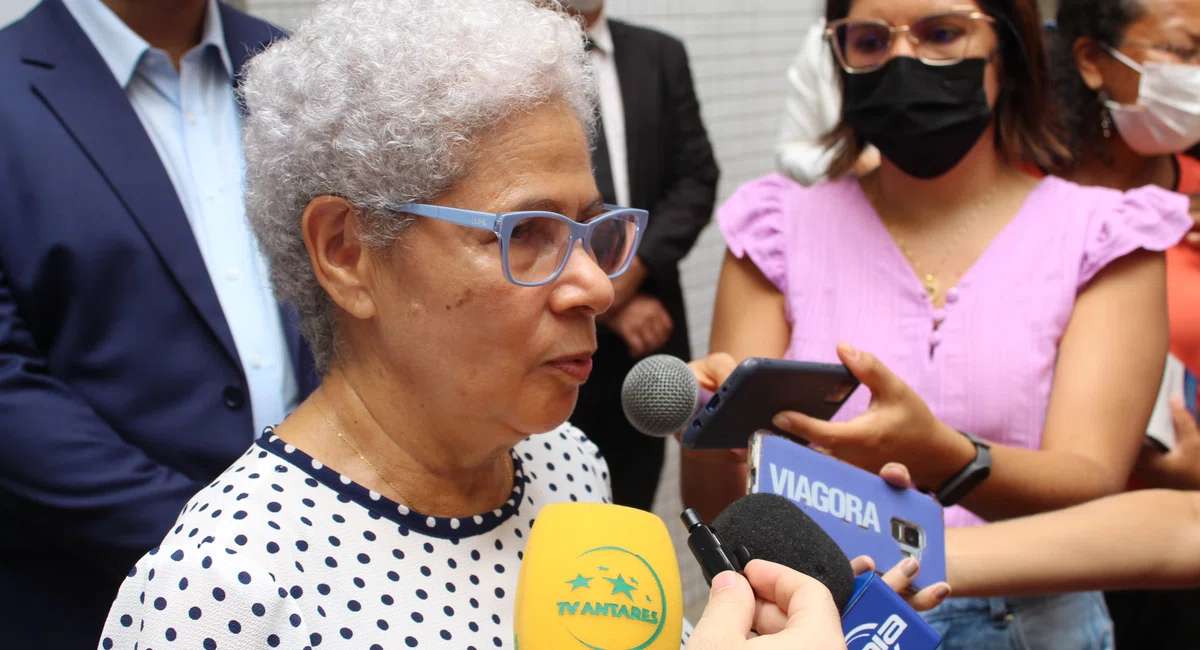 Governadora Regina Sousa