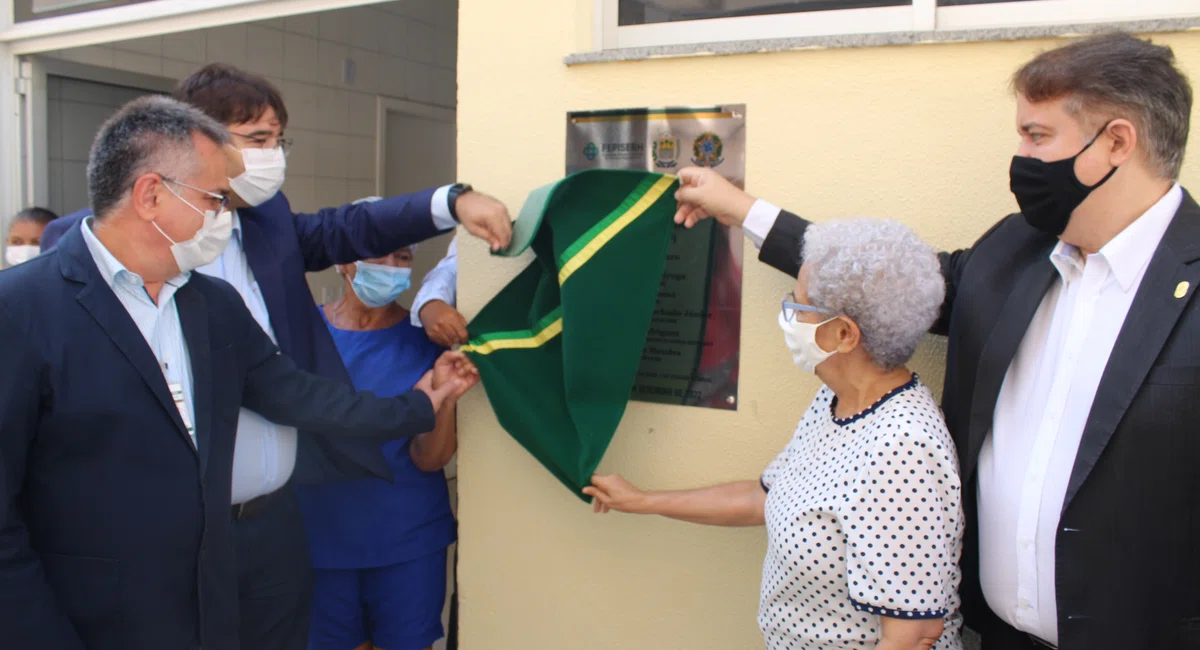 Inauguração da Farmácia Central e Dispensário de Medicamentos e a Lavanderia Hospitalar do HGV