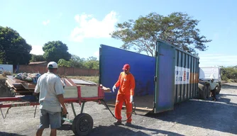 Prefeitura de Teresina orienta carroceiros sobre o despejo correto de resíduos nos PRRs.