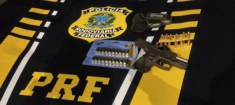 Arma e munição apreendida na BR 343 em Teresina