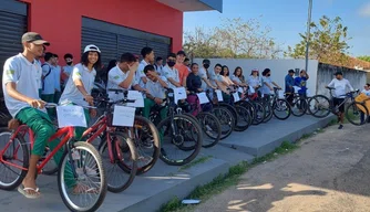 Estudantes participam de pedalada em União.