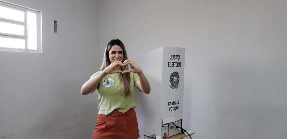 Candidata Gessy Lima vota na Uespi - Dirceu