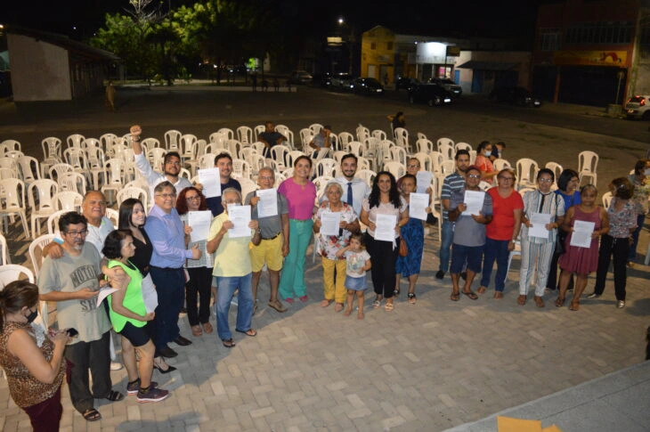 Governo do Piauí entrega 84 títulos judiciais aos moradores do Cj. Mocambinho.