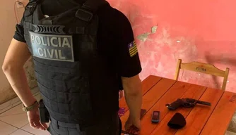 Polícia Civil prende homem com droga e arma em Teresina.