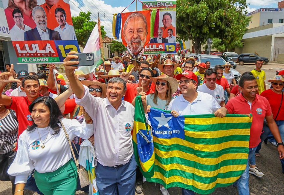 Rafael e Wellington realizam caminhada em apoio a Lula