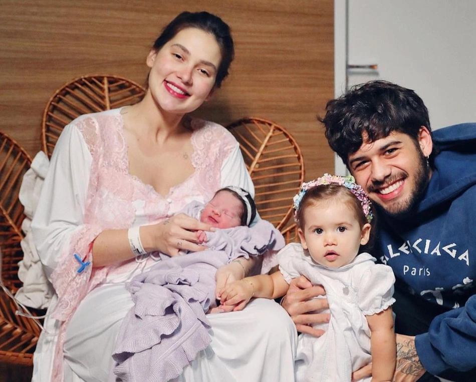 Virginia Fonseca e Zé Felipe publicam foto da família com as duas filhas