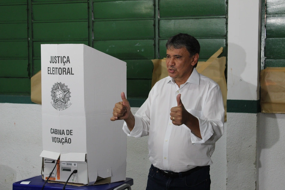 Wellington Dias votando