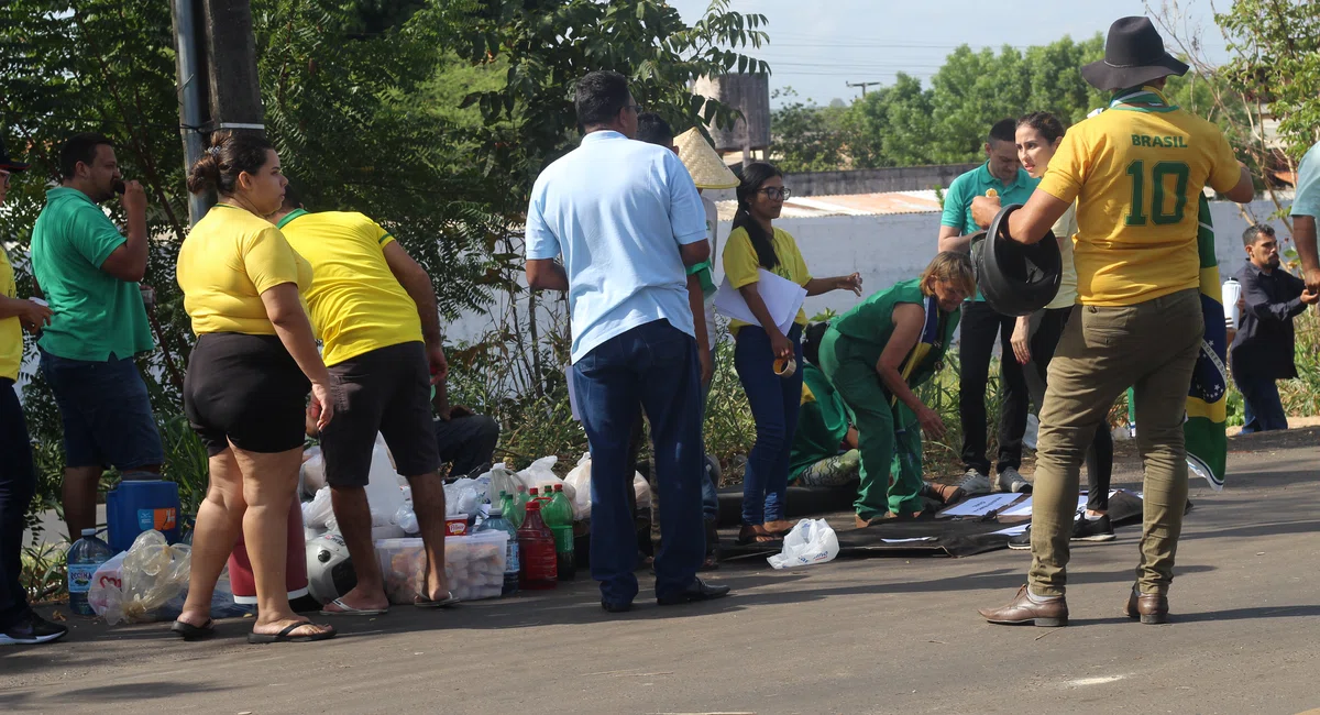 Manifestantes interditam trecho da BR-316 na zona Sul de Teresina