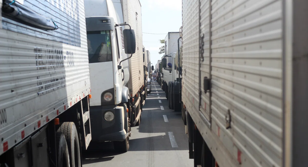 Manifestantes interditam trecho da BR-316 na zona Sul de Teresina