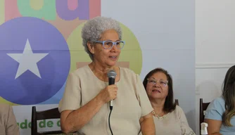 Regina Sousa entrega Passe Livre 2022 para estudantes