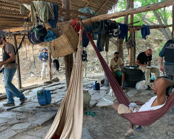 Trabalhadores em situação análoga à de escravidão são resgatados em pedreiras no Piauí