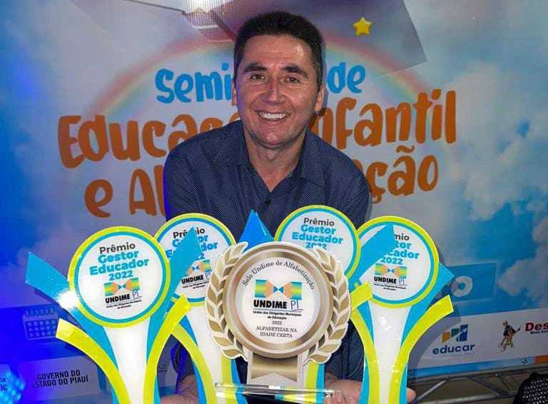 Prefeito de Cocal ganha o Prêmio Gestor Educador.