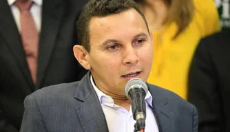 Rafael Fonteles anuncia permanência de Mauro Eduardo na SEID