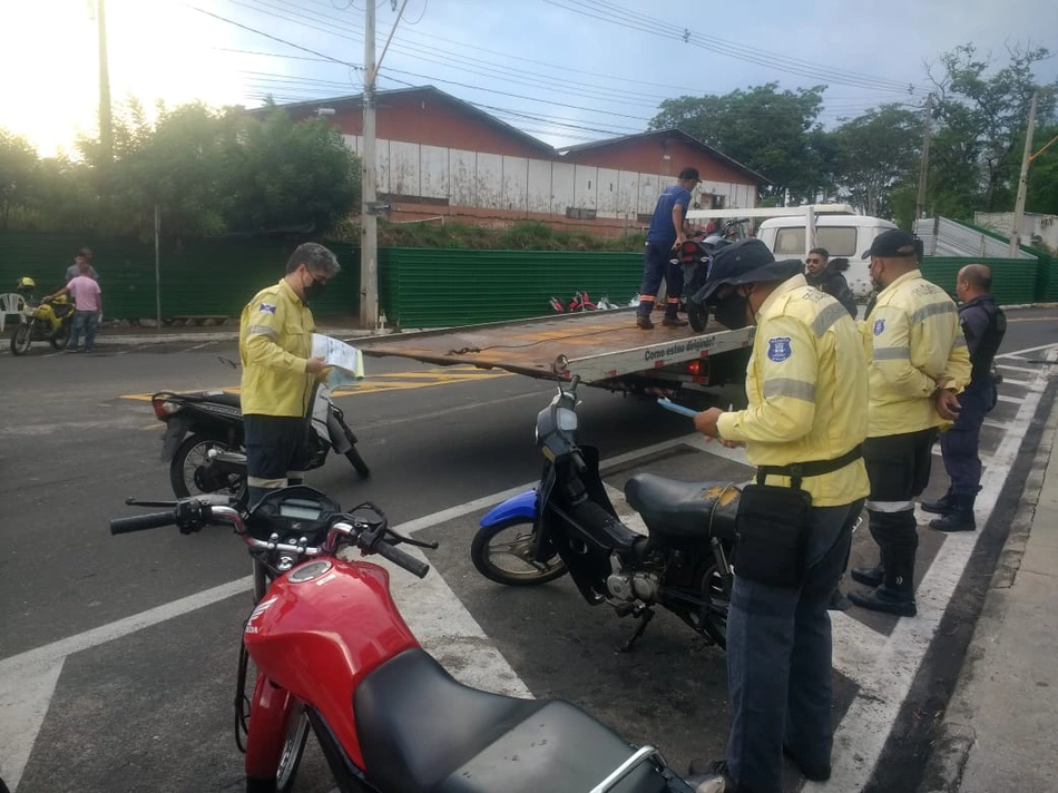 Guarda Municipal e Strans recuperam moto roubada em Teresina.