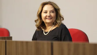 Desembargadora  Liana Chiab.