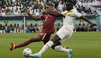 Senegal bate Catar por 3 a 1 e elimina os anfitriões da Copa.