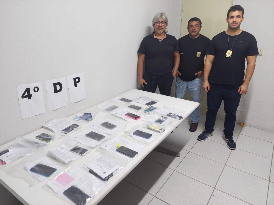 4ª Delegacia de Polícia de Teresina realiza a restituição de 22 celulares.