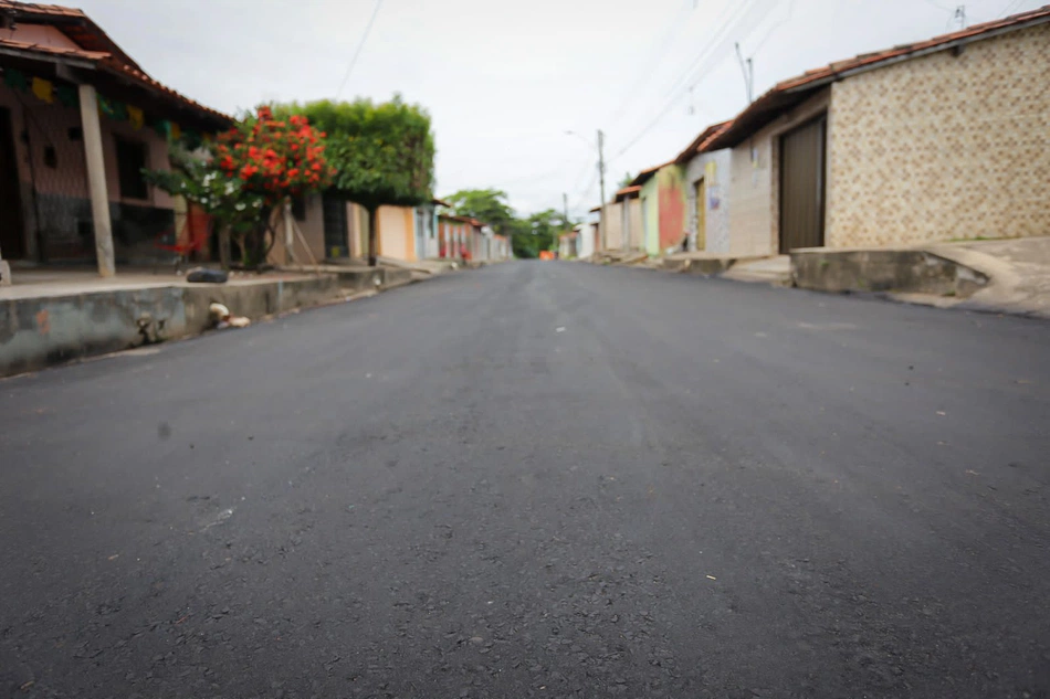 Prefeitura de Teresina e ETURB entregam quatro ruas asfaltadas no bairro Mafrense.