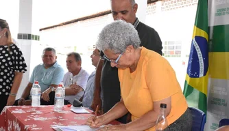 Regina Sousa entrega escola padrão FNDE no norte do Piauí