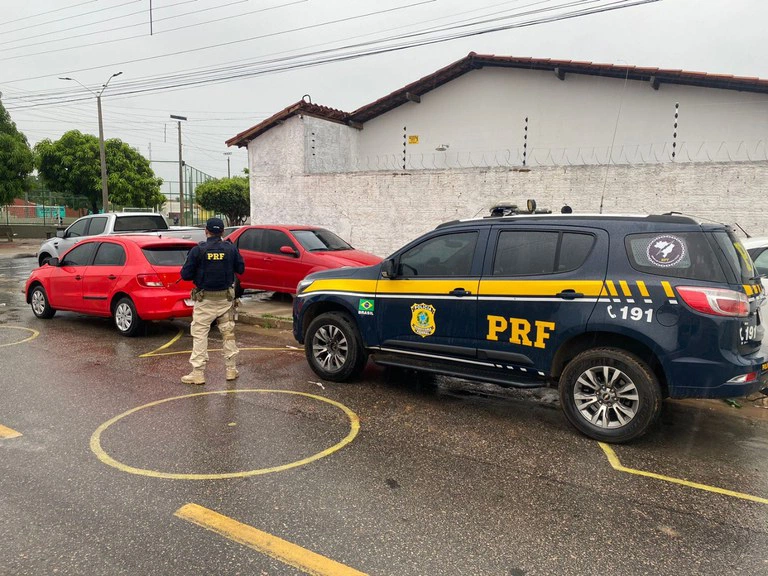 PRF apreende sete veículos e prende dois homens em São Raimundo Nonato.