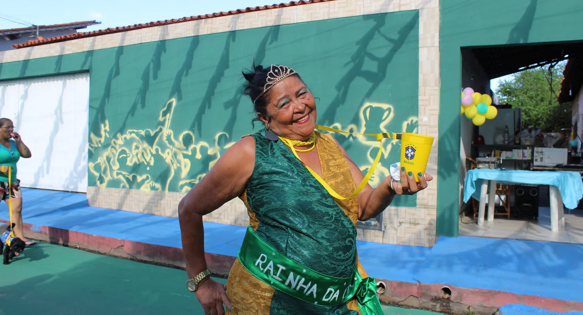 Rainha da Copa do bairro Dirceu, Esmeralda Campos.