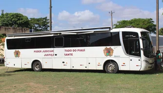 Carro da Justiça Itinerante que atua nos municípios do Piauí.