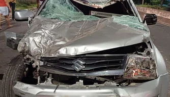 Acidente entre três carros deixa homem ferido na capital.