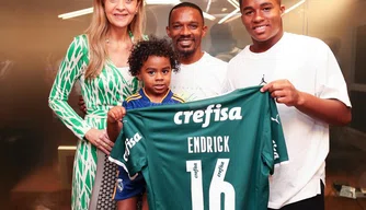 Real Madrid anuncia contratação do atacante Endrick, de 16 anos.