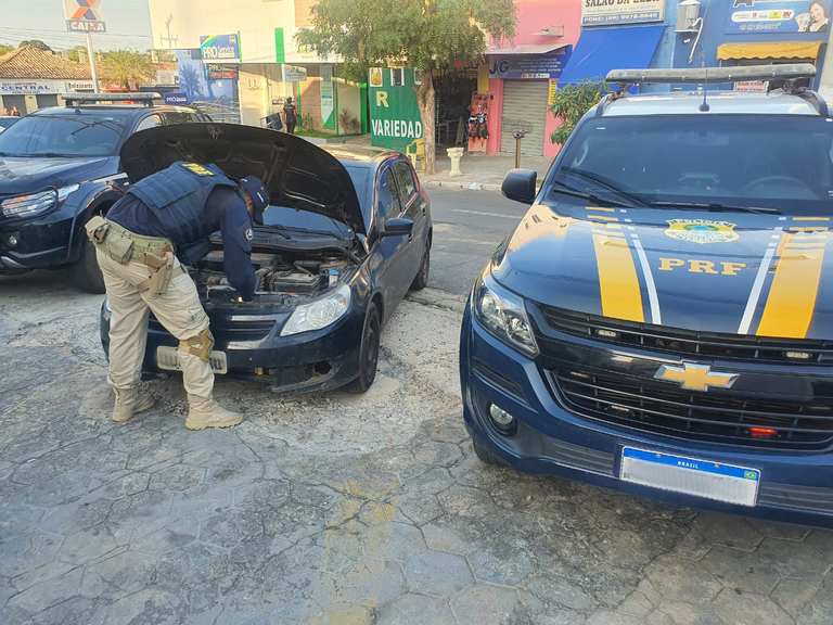 Carro roubado em Goiás é recuperado em Floriano.