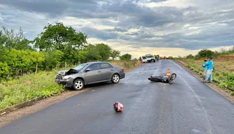Acidente entre moto e carro deixa homem morto em Queimada Nova.