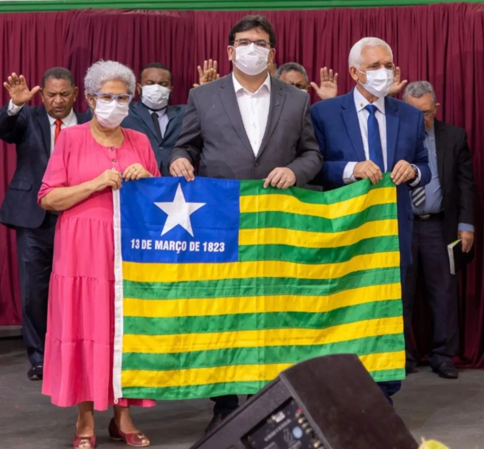 Rafael Fonteles participa de culto de ação de graças em Teresina