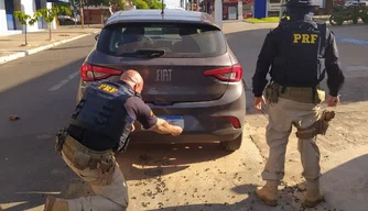 PRF-PI recupera carro roubado em São Paulo na BR-230 em Floriano