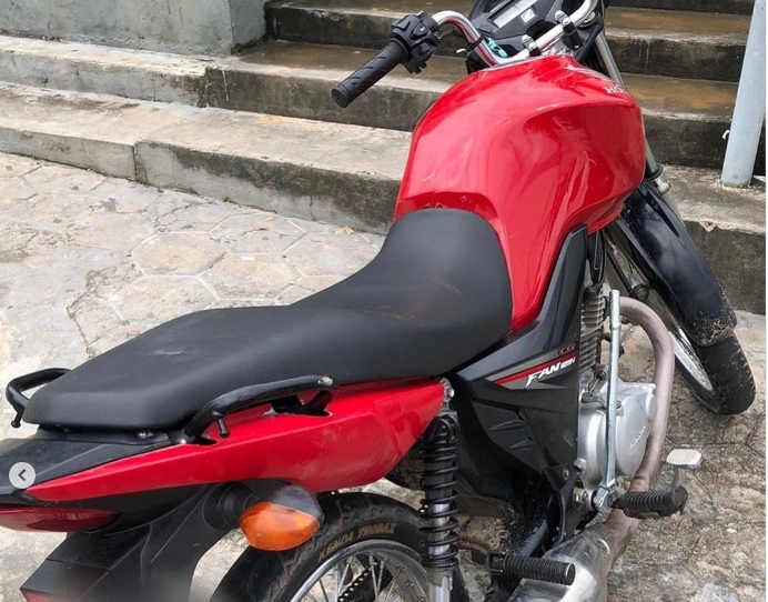 Motocicleta apreendida em Floriano.