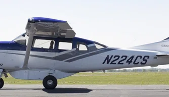 Avião monomotor modelo cessna 206