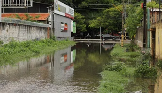 Chuva forte causa transtornos nas ruas de Teresina