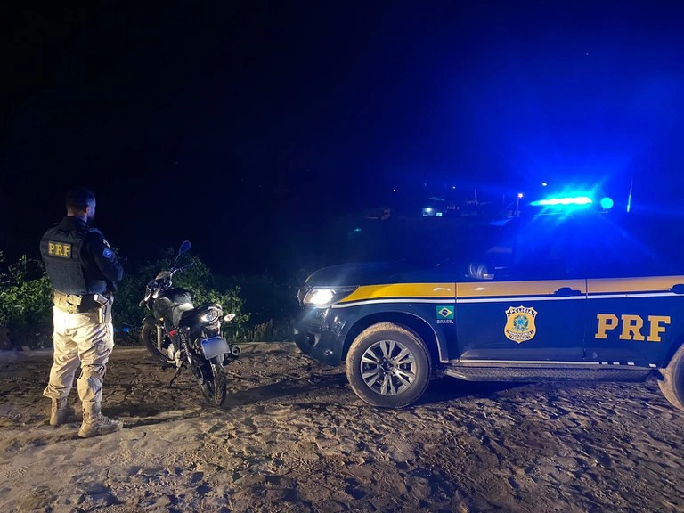Motocicleta envolvida em assalto é interceptada por PRF em Floriano