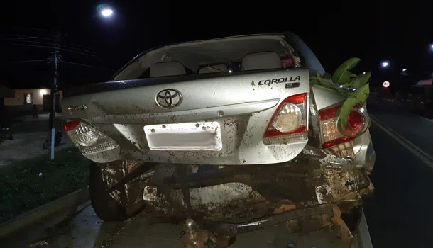 Motorista perde controle e carro capota em Buriti dos Lopes