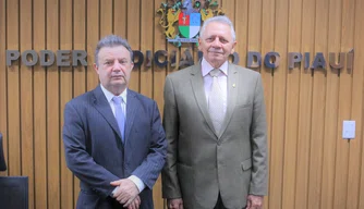 Reunião entre desembargador Hilo de Almeida Sousa, e o reitor UFPI , Gildásio Guedes.