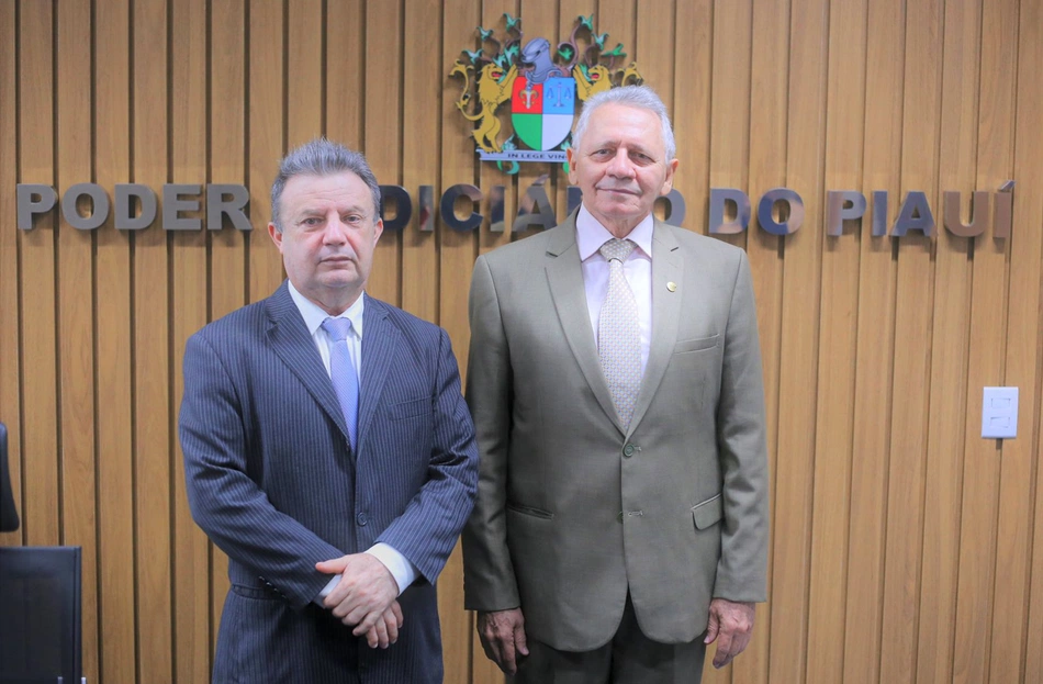 Reunião entre desembargador Hilo de Almeida Sousa, e o reitor UFPI , Gildásio Guedes.