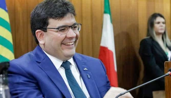 Rafael Fonteles participa da solenidade de posse dos deputados estaduais do Piauí.