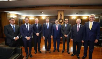 Rafael Fonteles e outros gestores estaduais se reúnem com o Ministro da Fazenda em Brasília.