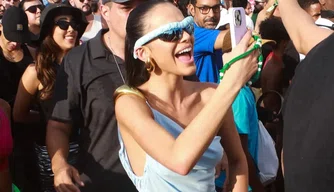 Bruna Marquezine no Carnaval em Salvador.