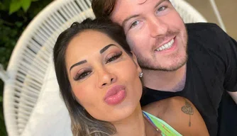 Maira Cardi e Thiago Nigro assumem relacionamento nas redes sociais.