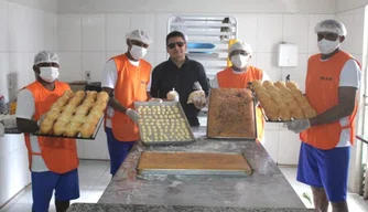 Reeducandos produzem 2 mil unidades de pães para a Apae